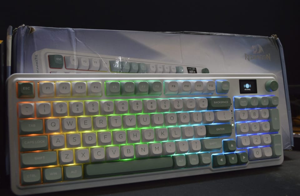 Redragon K719 PRO Wireless Gaming Keyboard Review - Budget-Oriented Option With a TFT Screen